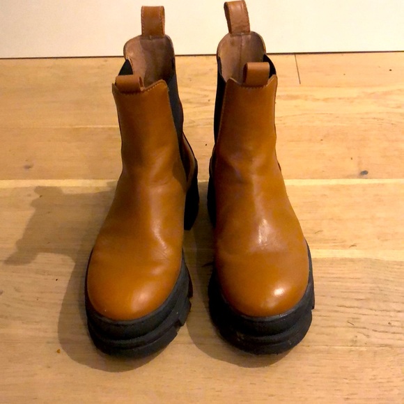 Chunky Chelsea Boot - Picture 2 of 4